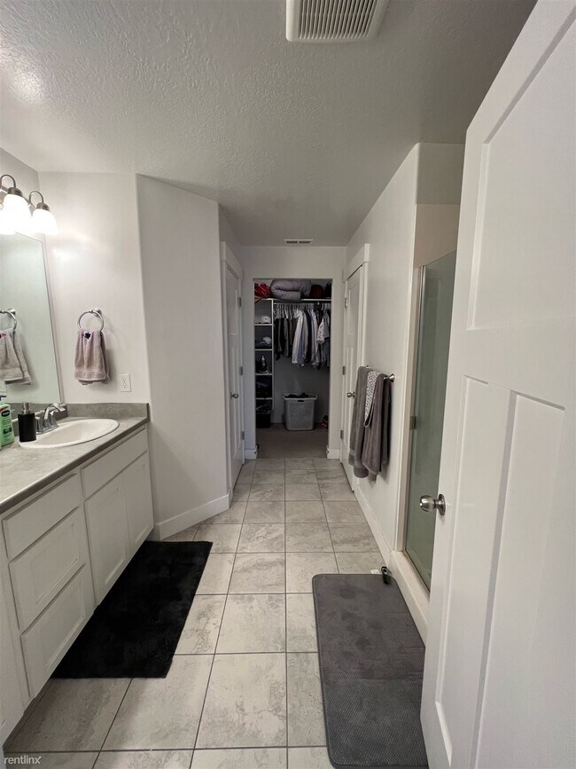 Foto del edificio - Room for Rent, 2.5 bath Townhome - 192 Wes...