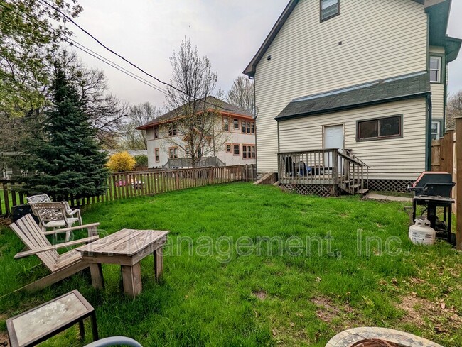 Building Photo - 857 Dayton Ave