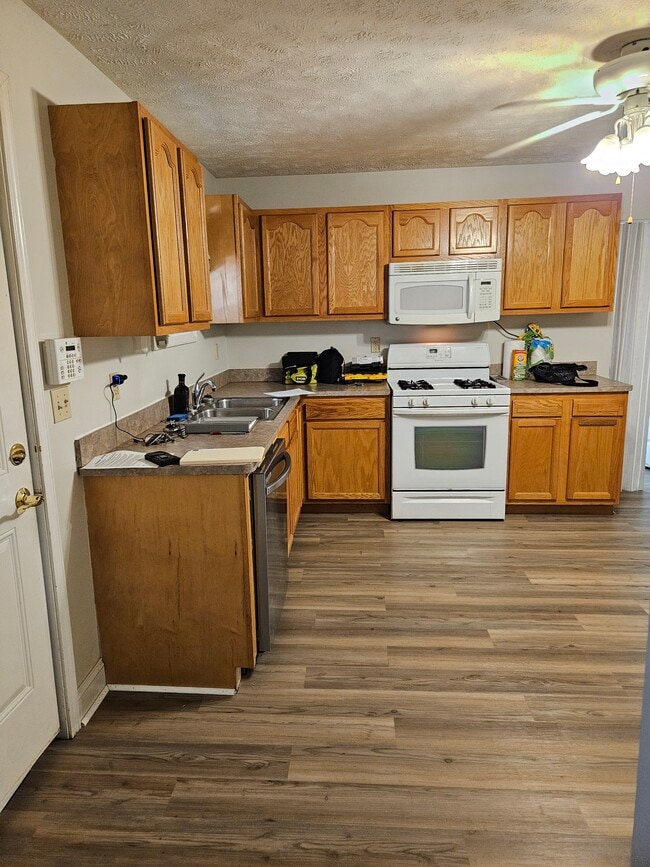 Building Photo - 15316 Lucknow Ave