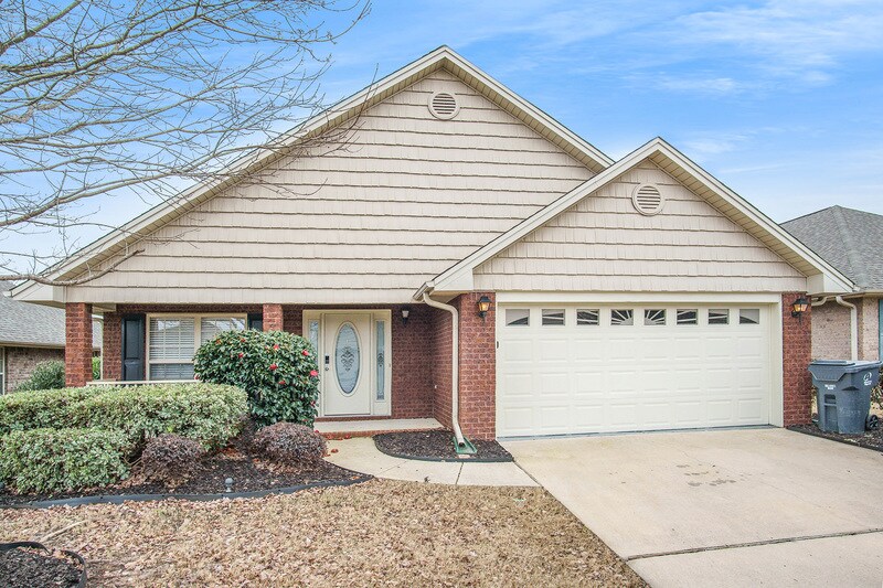 Primary Photo - 1046 Lexington Dr