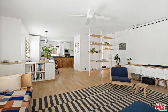Foto del edificio - 861 Warren Ave