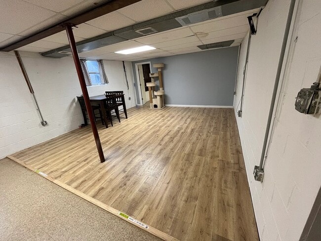 Building Photo - 17101 Clear Creek Dr