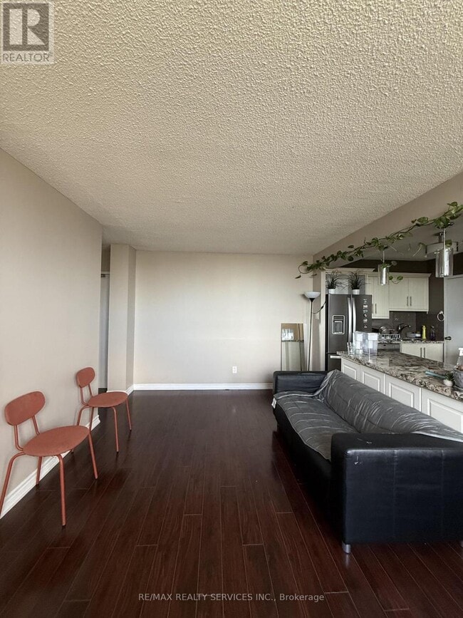Photo du bâtiment - 5-1605 Parkway Forest Dr