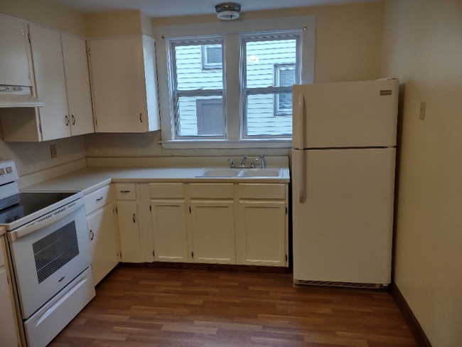 Building Photo - 304 Hall Ave