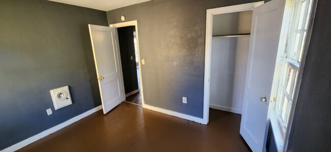 Building Photo - 467 Boling St