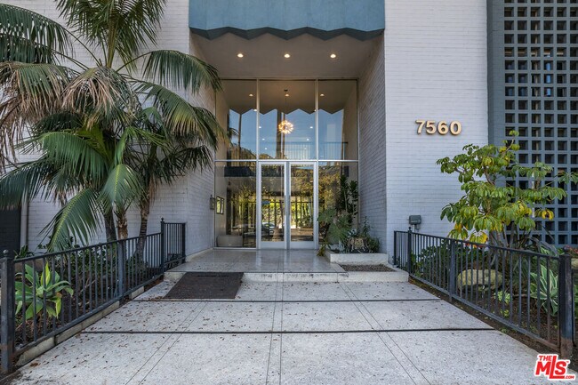 Foto del edificio - 7560 Hollywood Blvd