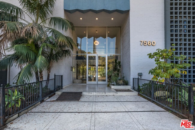 Building Photo - 7560 Hollywood Blvd