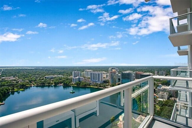 Foto del edificio - 150 E Robinson St
