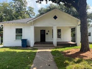 Building Photo - 631 Dallas St