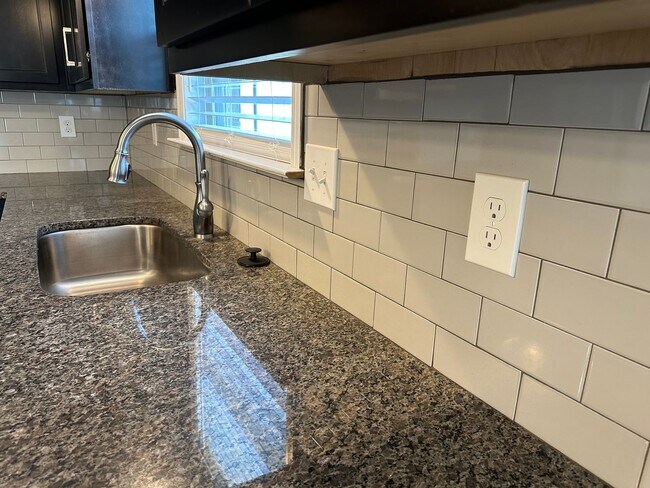 Building Photo - 1/2 off first full month rent move in special