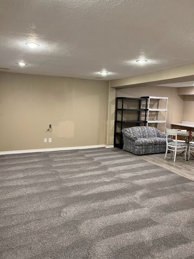 Building Photo - 962 N 400 W