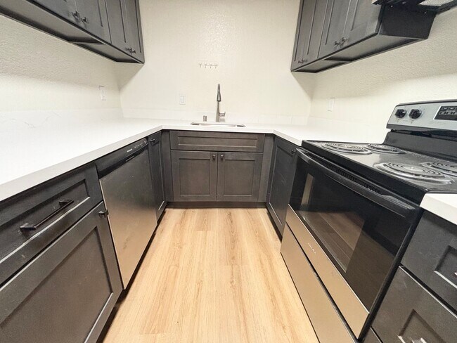 Foto del edificio - Remodeled Spacious 3BR/2BA Home in Prime Davis Location