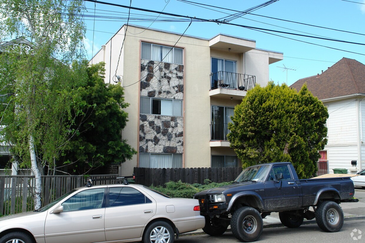 Foto del edificio - 2120 Roosevelt Ave