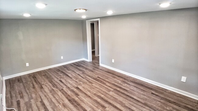Building Photo - 735 Martin St