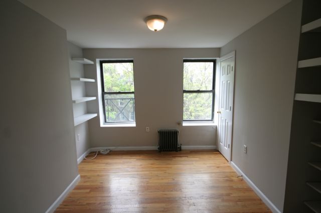 Primary Photo - 512 E 5th St