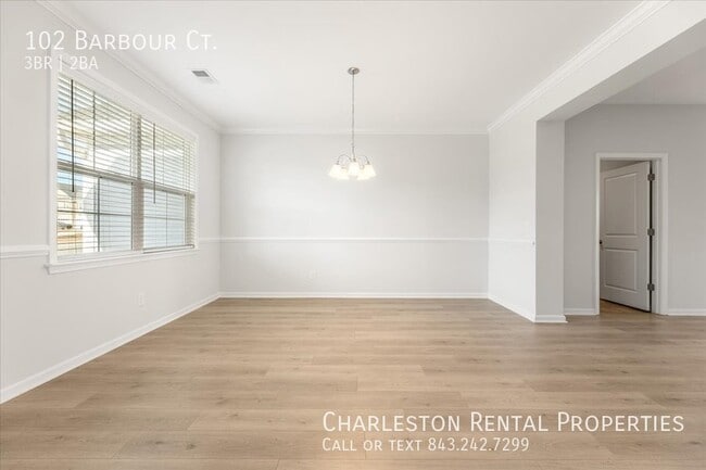 Foto del edificio - 102 Barbour Ct