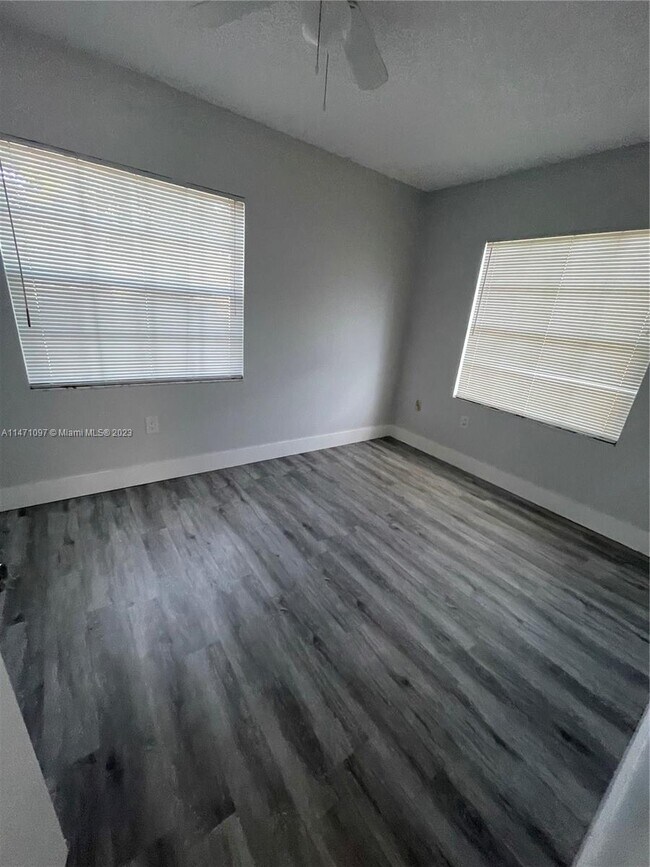 Foto del edificio - 10520 SW 182nd St