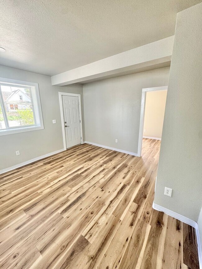 Building Photo - Beautifully renovated 3-bedroom, 1-bath ho...