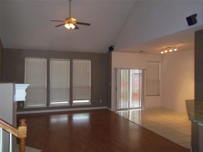 Foto del edificio - 15848 Garrison Cir