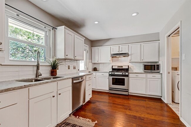 Foto del edificio - 7402 Bucknell Dr