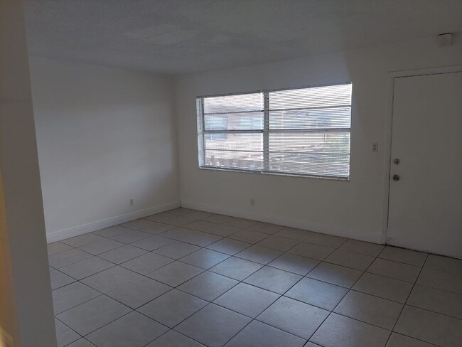 Foto del edificio - One bedroom for Rent in Pompano Beach