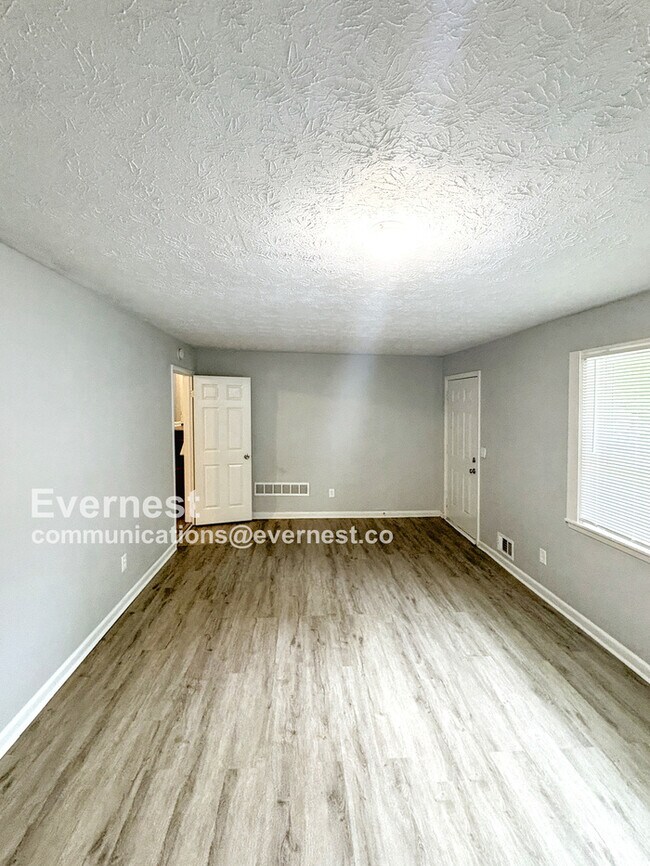 Foto del edificio - 8802 Homewood Dr