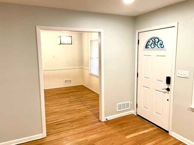Living/Dining Room - 1118 Arlington Pkwy NE