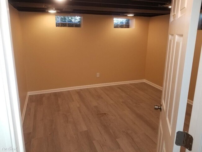 Building Photo - 4 br, 2 bath House - 18735 Sunnybrook Ave