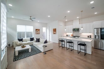 Building Photo - 316 Cyclamen St