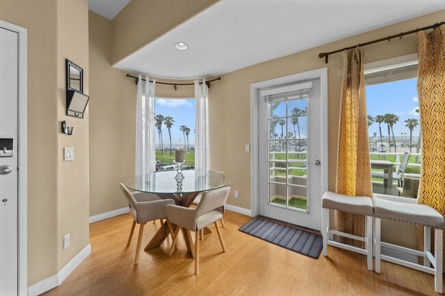 Building Photo - 735 San Fernando Pl