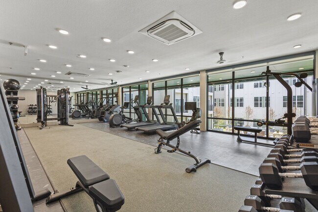 Building Photo - 596 W 9th St