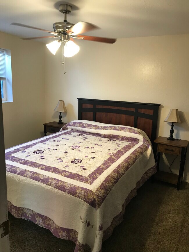 Master bedroom Has room for a large bed and other furniture - 230 Shoshone Ave
