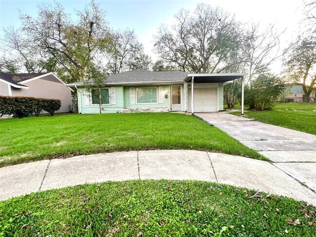 Building Photo - 3718 Yosemite St
