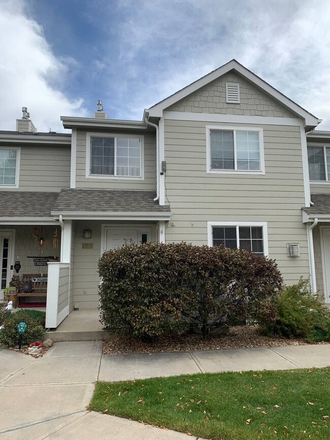 Building Photo - Beautiful 2 Bedroom, 2.5 Bath Townhome for Rent in Loveland!