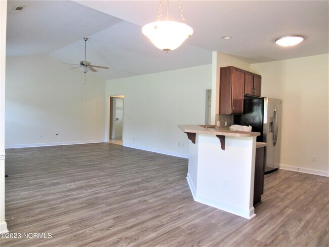 Building Photo - 229 Silver Hills Dr