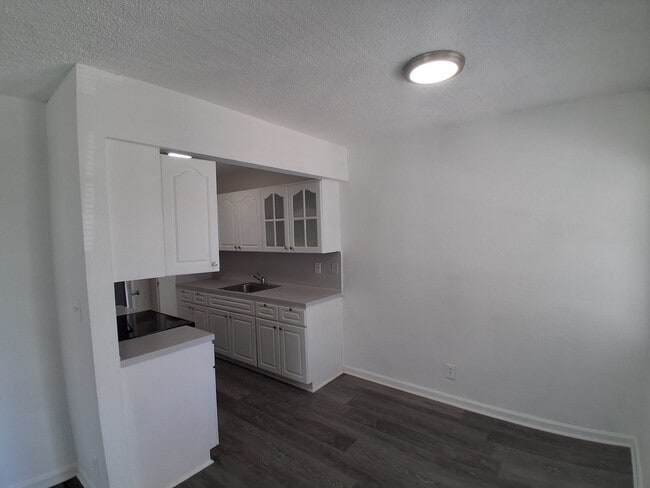 Building Photo - 401 SW 13th Pl