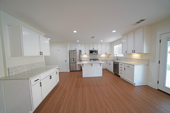 Building Photo - 27863 Knight St