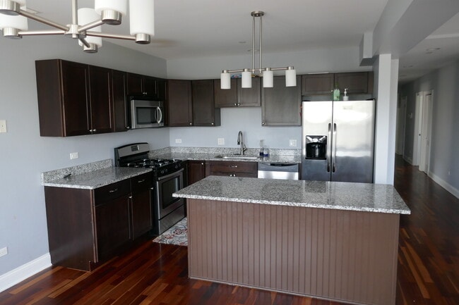 Building Photo - 1832 Dodge Ave