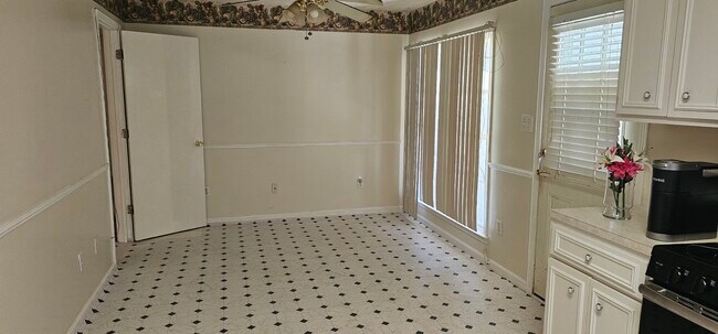 Foto del edificio - 4365 Sunshine Dr