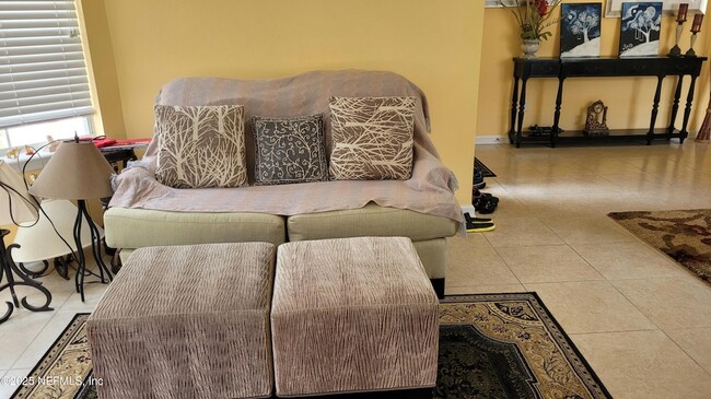 Foto del edificio - 8247 Hedgewood Dr