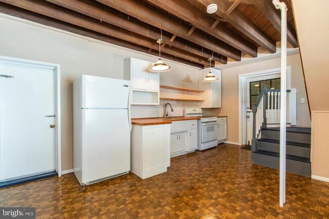 Building Photo - 18 E Gorgas Ln