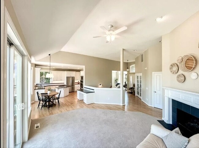 Building Photo - Luxury Four Bedroom Home in West Linn w/ Stunning Views!