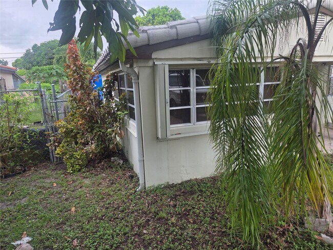 Foto del edificio - 1787 NE 173rd St