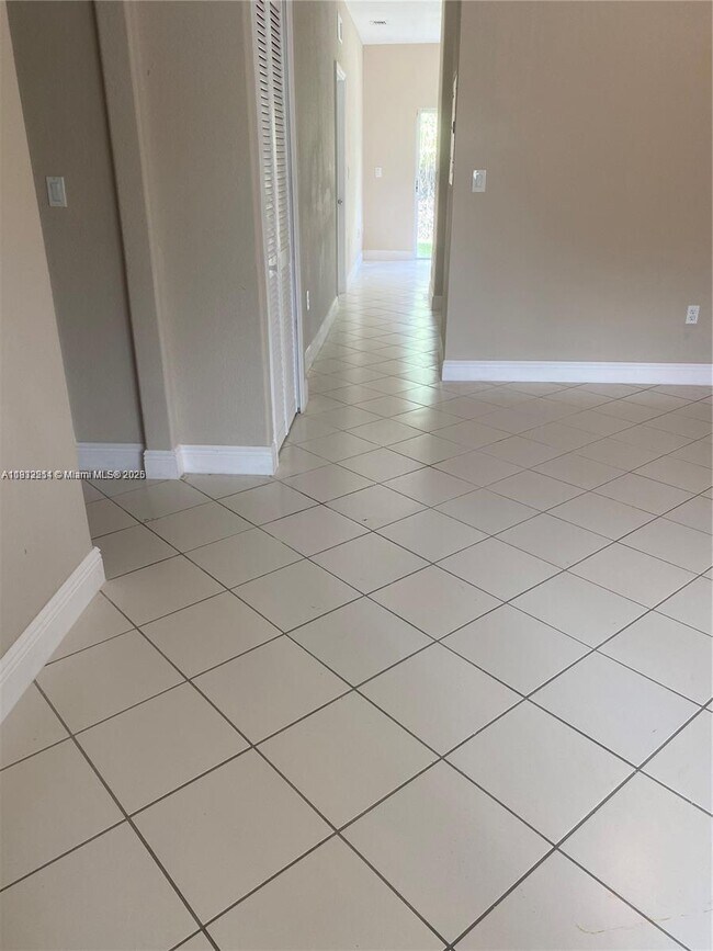 Foto del edificio - 2551 SE 16th Terrace