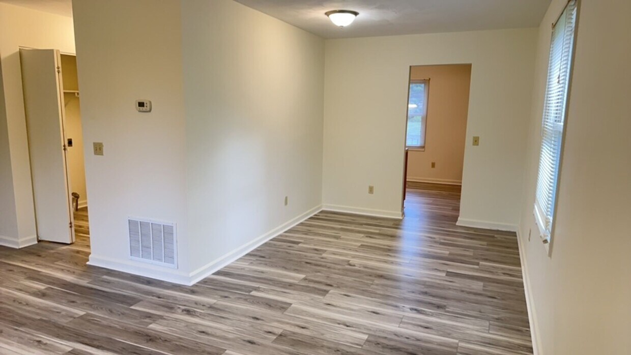 Foto del edificio - Blacksburg, 3 BR / 2.5 BA, Available September 11th