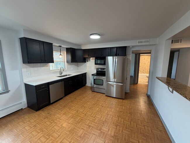 Foto del edificio - 5916 N Odell Ave
