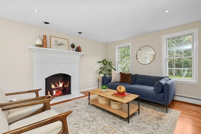 Foto del edificio - 94 Hudson Rd