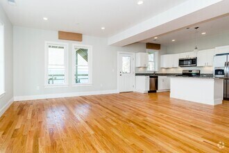 Building Photo - 220 Ashmont St