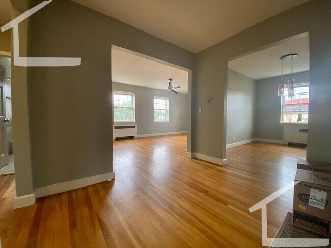 Foto del edificio - Unique Brookline Apartment