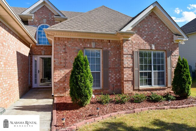 Building Photo - DEPOSIT PENDING! Home in Forest Lakes Avai...